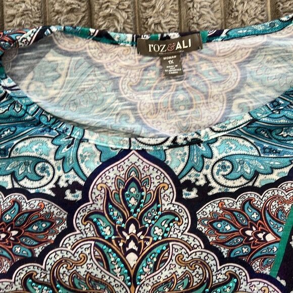 Women’s Top - Picture 2 of 4